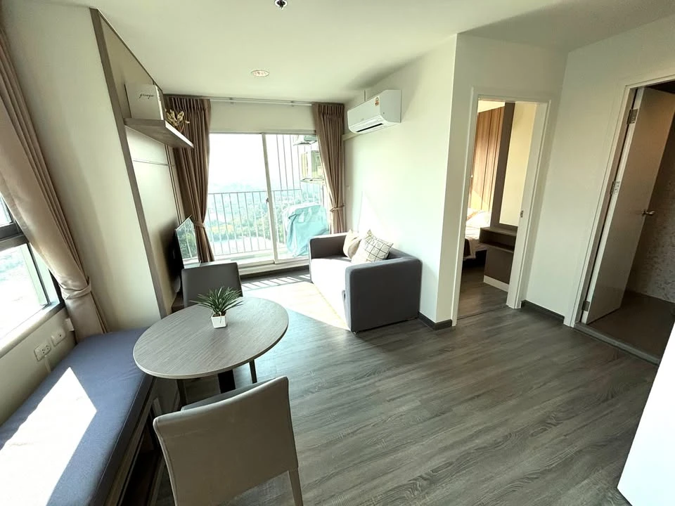 For rent: The Trust @ BTS Erawan, corner room, private, BTS view, excellent built-in decoration, hurry up and grab it now!