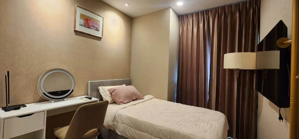 For rent: The Tree Sukhumvit 71-Ekkamai. Corner unit, beautiful, with an unobstructed view. Fully furnished and equipped with appliances—move-in ready