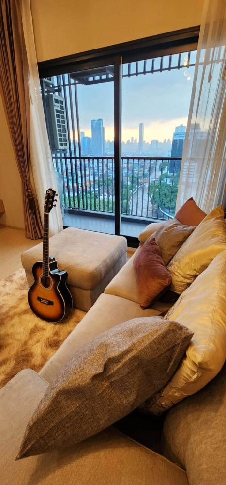 For rent: The Tree Sukhumvit 71-Ekkamai. Corner unit, beautiful, with an unobstructed view. Fully furnished and equipped with appliances—move-in ready