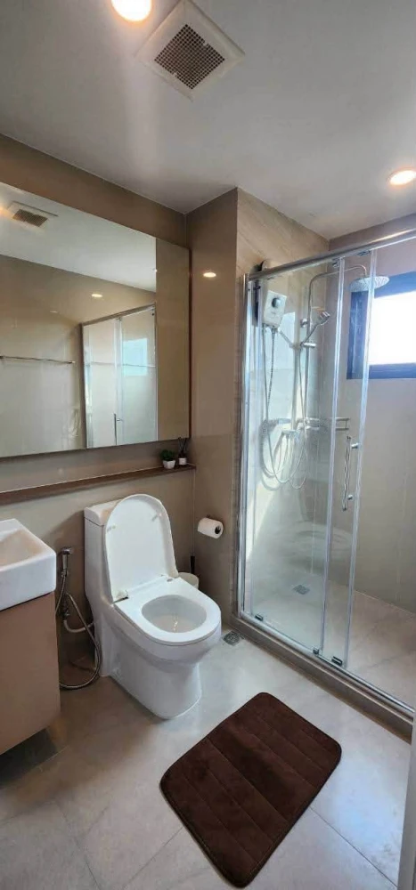 For rent: The Tree Sukhumvit 71-Ekkamai. Corner unit, beautiful, with an unobstructed view. Fully furnished and equipped with appliances—move-in ready