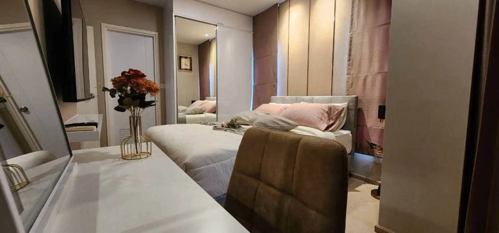 For rent: The Tree Sukhumvit 71-Ekkamai. Corner unit, beautiful, with an unobstructed view. Fully furnished and equipped with appliances—move-in ready