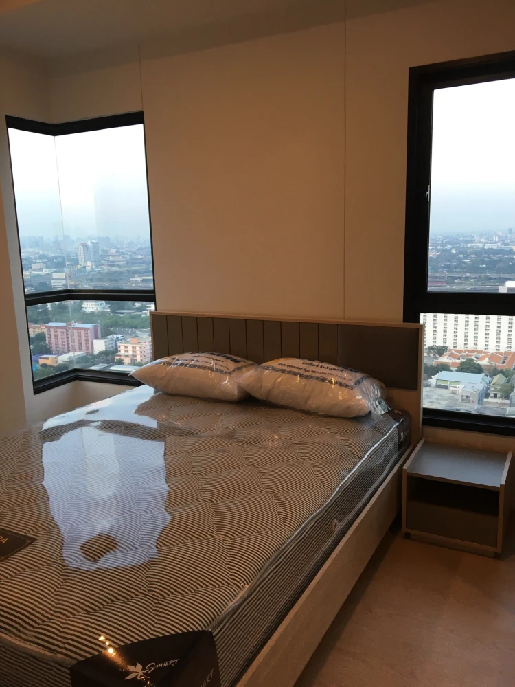 For rent: The Tree Sukhumvit 71-Ekkamai, 5-meter high ceiling, city view from a very high angle, must book now.