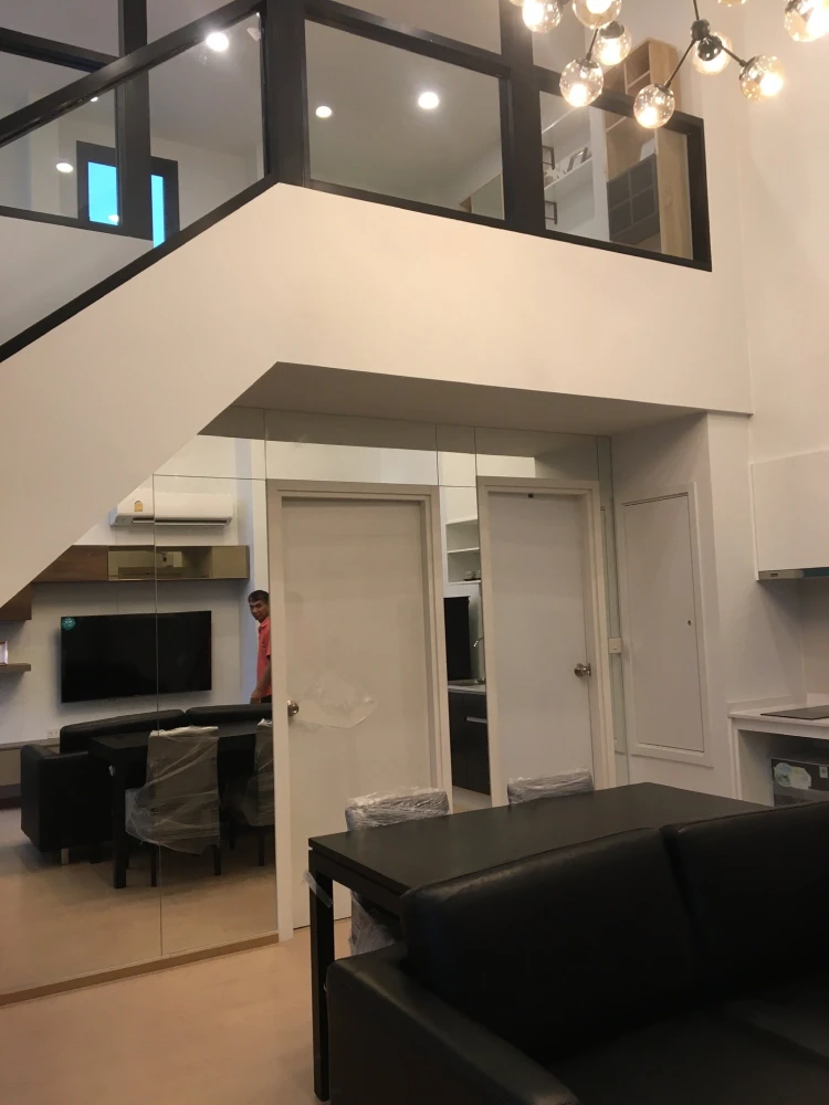 For rent: The Tree Sukhumvit 71-Ekkamai, 5-meter high ceiling, city view from a very high angle, must book now.
