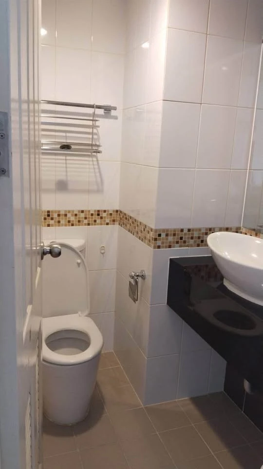 For rent: The Niche Ratchada-Huai Khwang, very spacious room, plenty of usable space, fully furnished, must book.