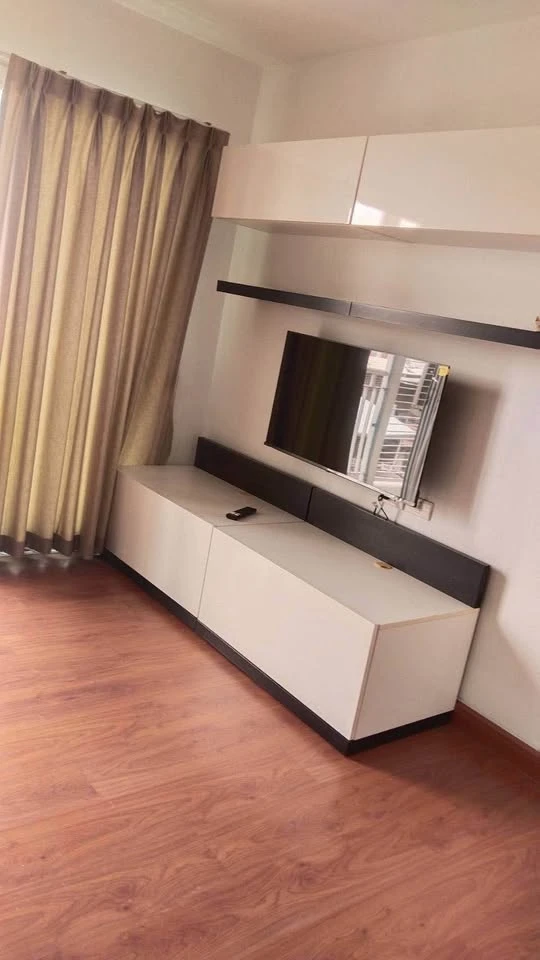 For rent: The Niche Ratchada-Huai Khwang, very spacious room, plenty of usable space, fully furnished, must book.