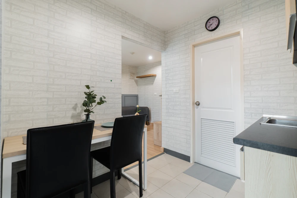 The Niche ID Serithai Room Details Phase 1, Building A, 3rd Floor, 28 sq m, corner unit, no shared bedroom. Fully furnished as pictured. Appliances
