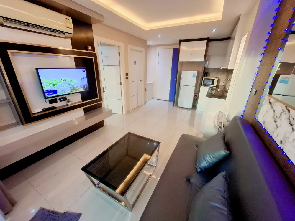 For rent: The Blue Residence, a nice room, well-built-in, just bring your bags++