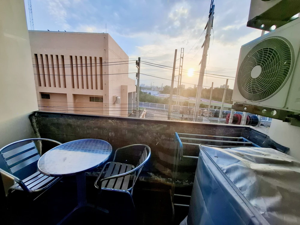 For rent: The Blue Residence, a nice room, well-built-in, just bring your bags++