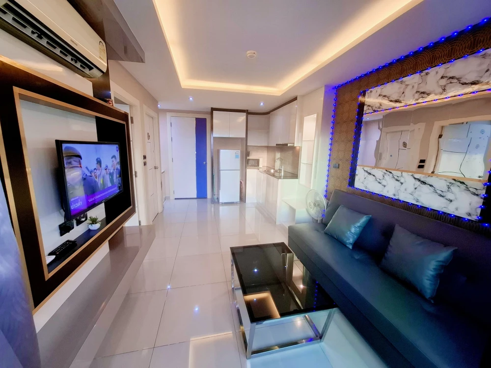 For rent: The Blue Residence, a nice room, well-built-in, just bring your bags++