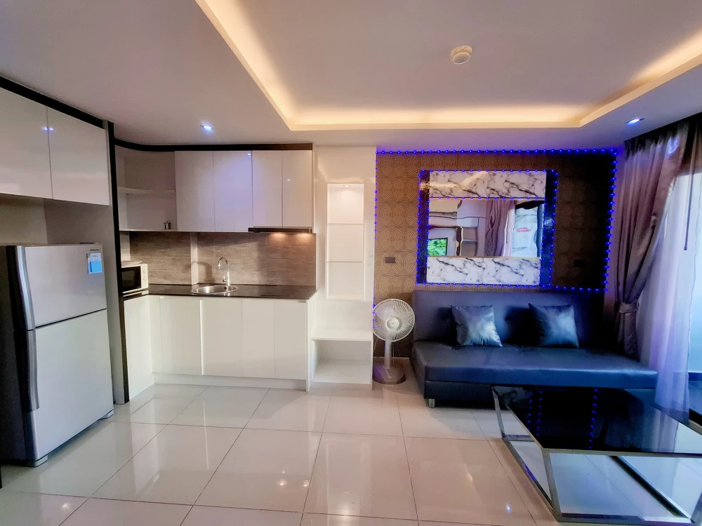 For rent: The Blue Residence, a nice room, well-built-in, just bring your bags++