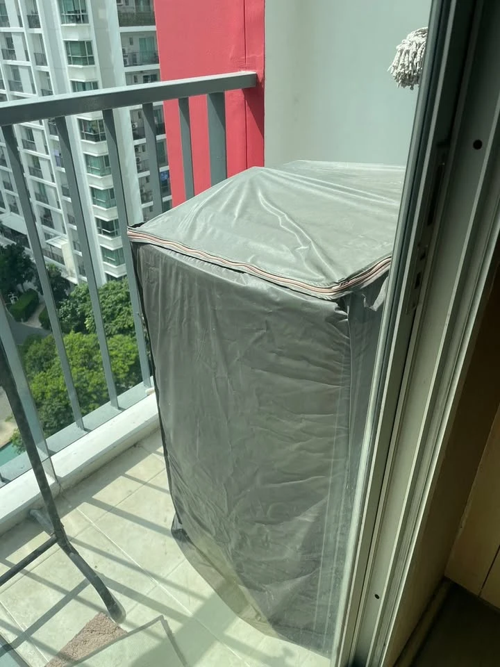 For rent: The Parkland Srinakarin, 2 bedrooms, pool view, nice wallpaper. If interested, hurry and reserve quickly.