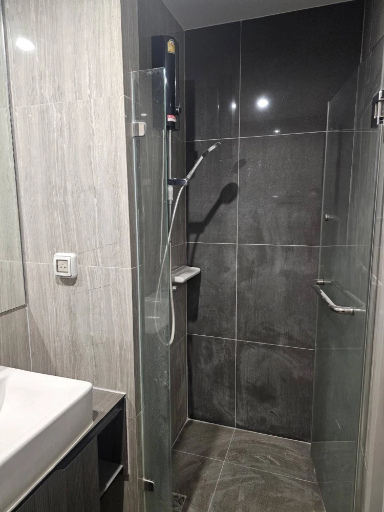 For rent: The Parkland Phetkasem 56, high floor unit, very livable, fully furnished, complete amenities. Book now before it's too late!!!