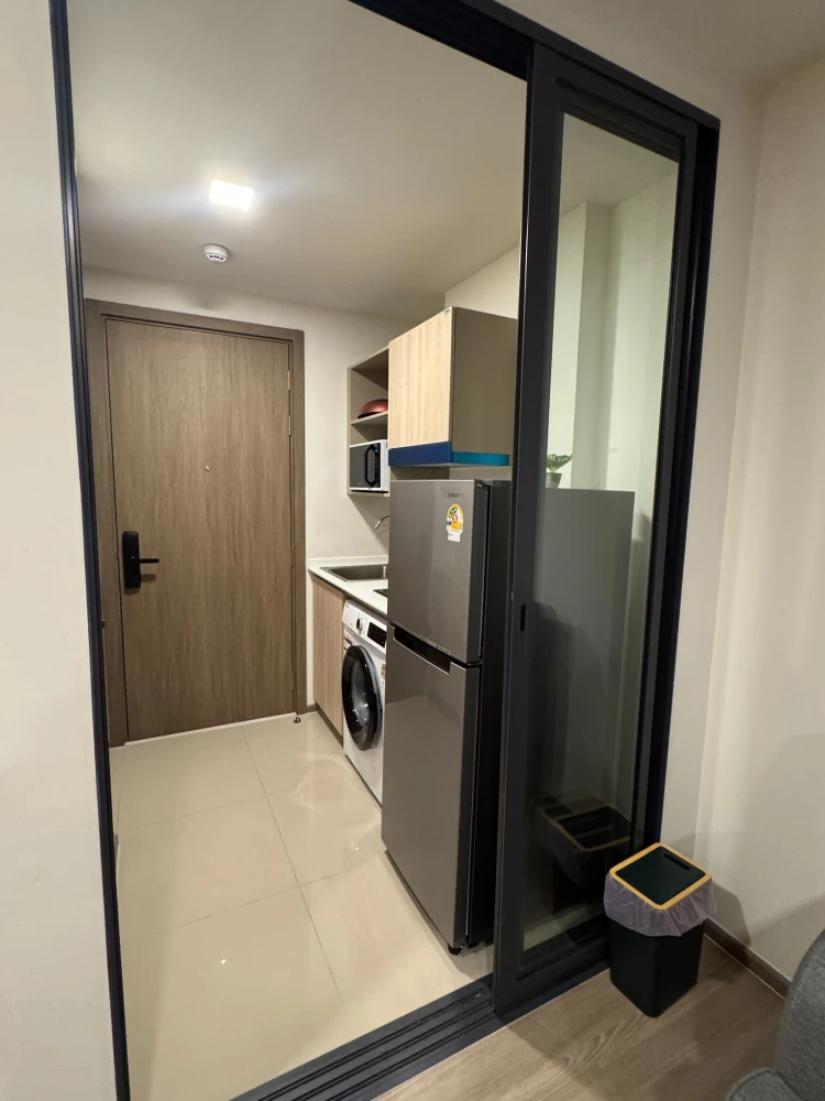 For rent or sell: The Move Bangna, a lovely room with complete furniture and appliances, plus an affordable price. Don't miss out!