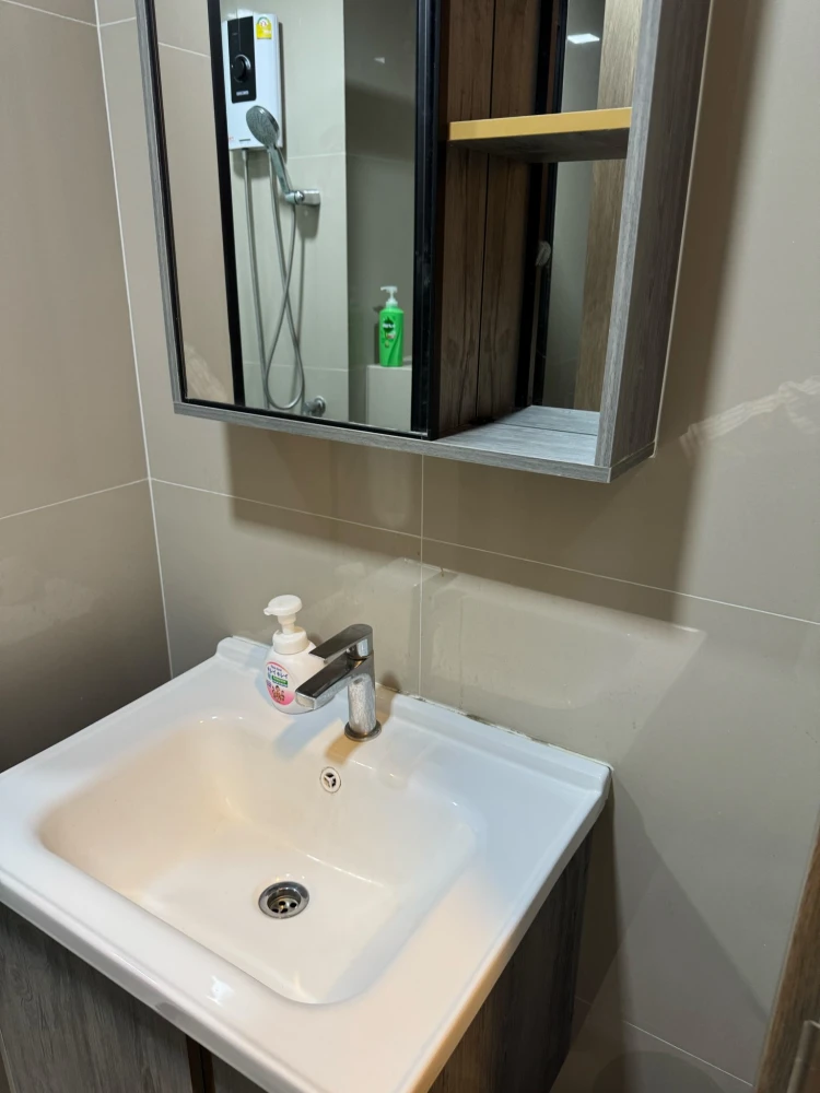 For rent or sell: The Move Bangna, a lovely room with complete furniture and appliances, plus an affordable price. Don't miss out!
