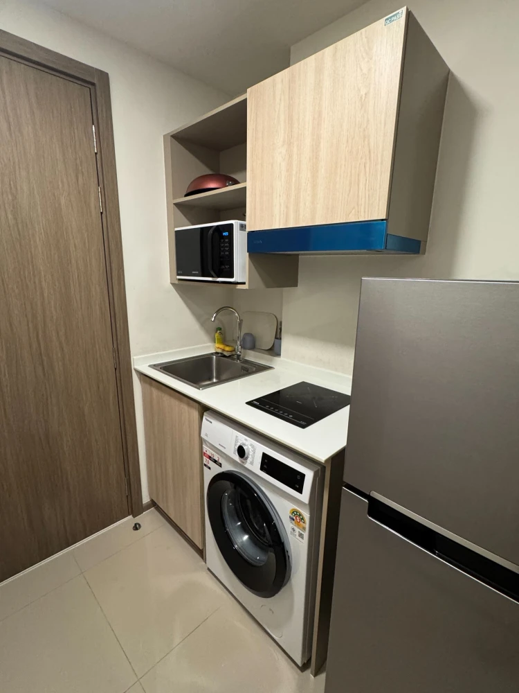 For rent or sell: The Move Bangna, a lovely room with complete furniture and appliances, plus an affordable price. Don't miss out!