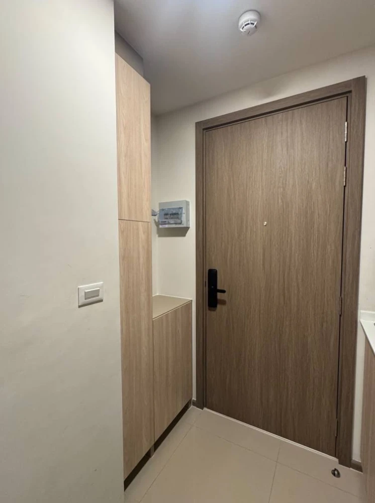 For rent or sell: The Move Bangna, a lovely room with complete furniture and appliances, plus an affordable price. Don't miss out!