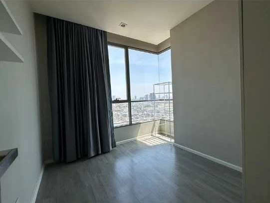 For rent: The Room Sathorn-Saint Louis, large room, corner room, quiet, not crowded, fully furnished, meets all needs