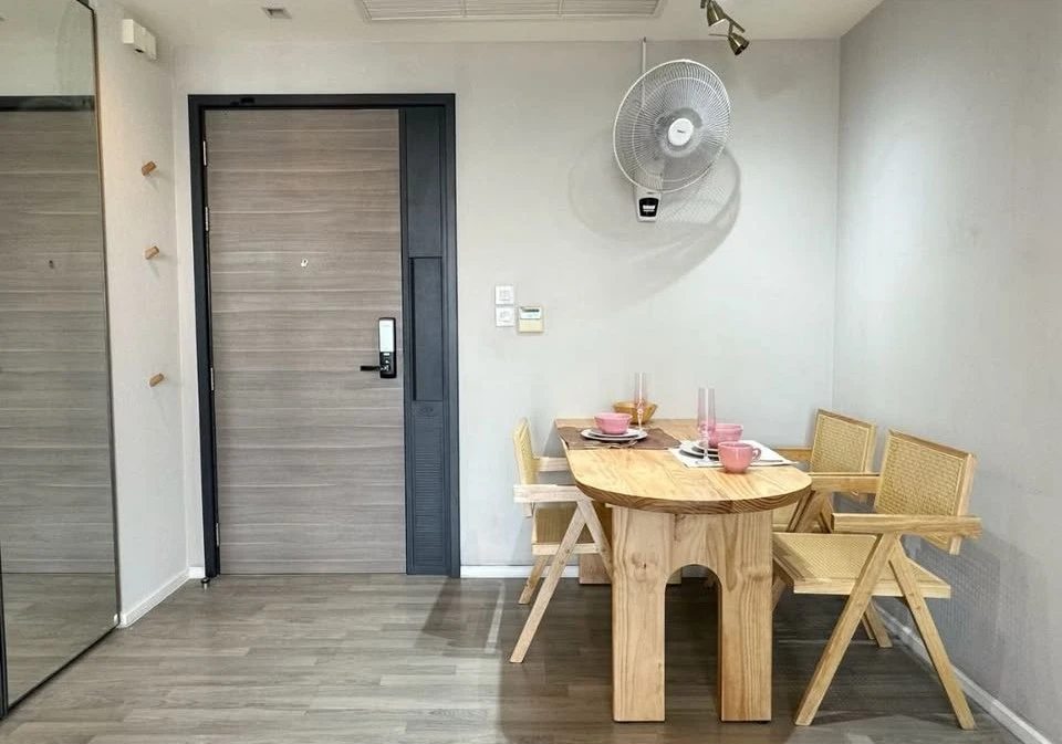 For rent: The Room Sathorn-Saint Louis, large room, corner room, quiet, not crowded, fully furnished, meets all needs