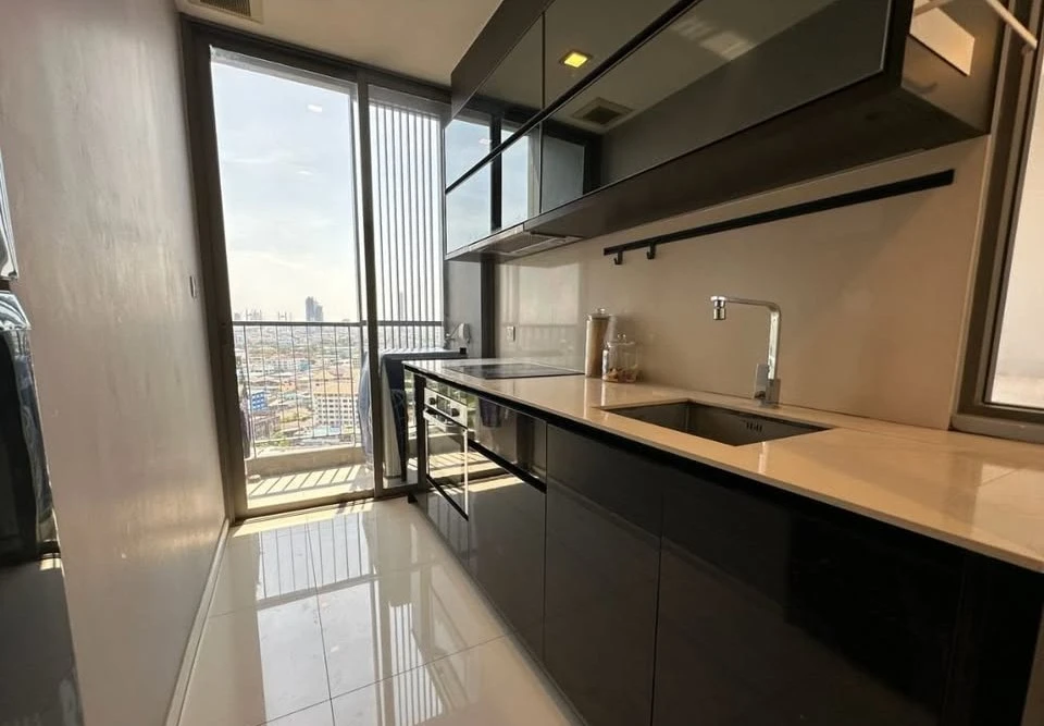 For rent: The Room Sathorn-Saint Louis, large room, corner room, quiet, not crowded, fully furnished, meets all needs