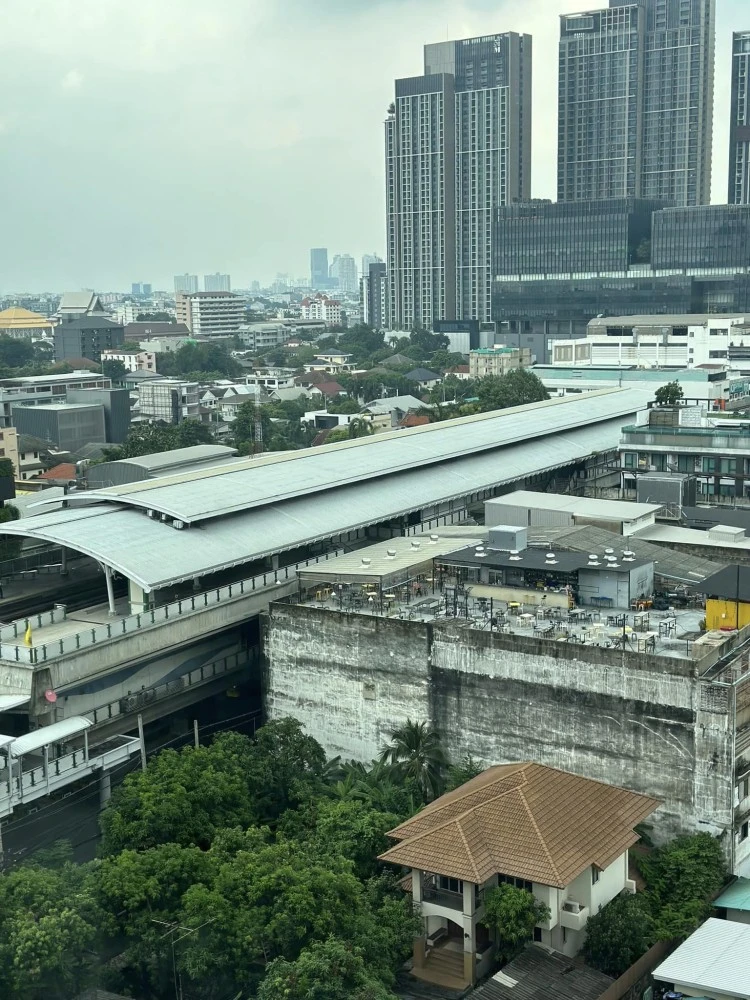 ให้เช่า เดอะรูม สุขุมวิท 62 วิวเมือง ไม่มีตึกบัง ห้องแยกพื้นที่เป็นสัดส่วนชัดเจน เฟอร์นิเจอร์ครบครัน