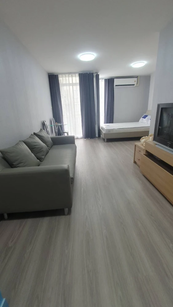 For rent, The Star Condominium, room with good flooring. Install wallpaper in modern luxury style, complete with all needs.