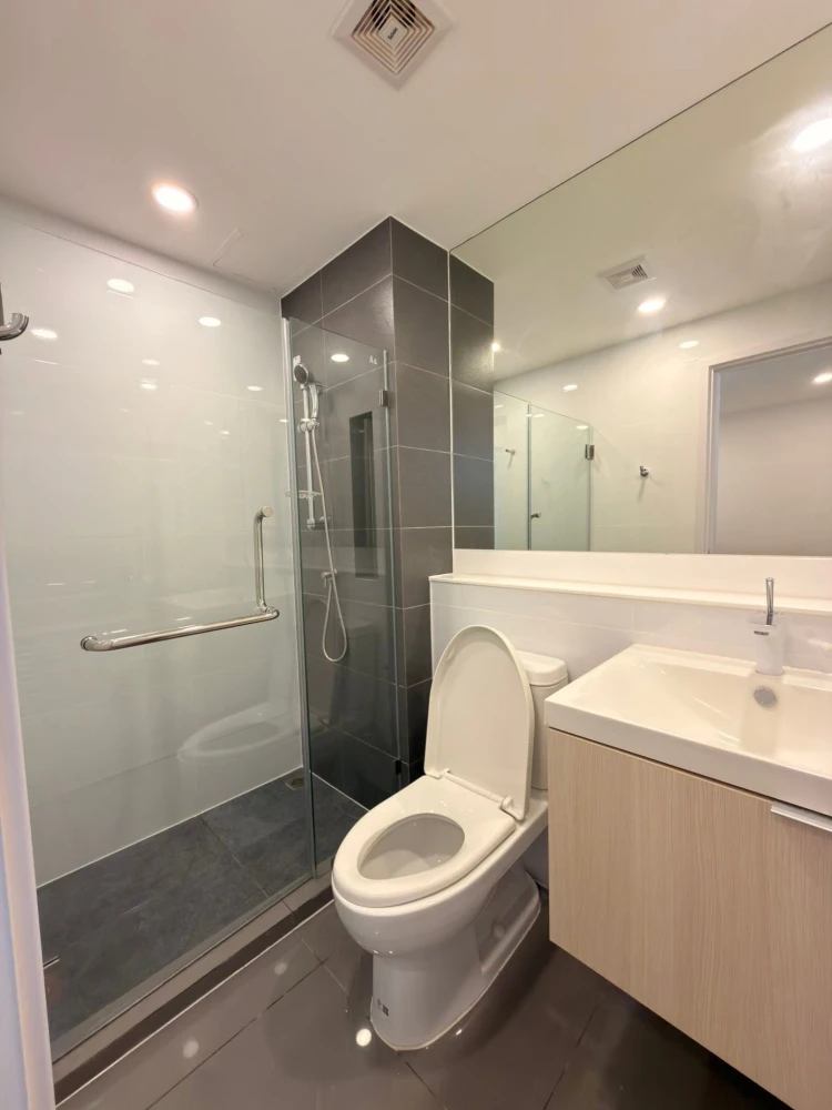 For rent: The Clef Riverline Chao Phraya-Wong Sawang. Nice room, fully furnished. Book now! Don't miss out!