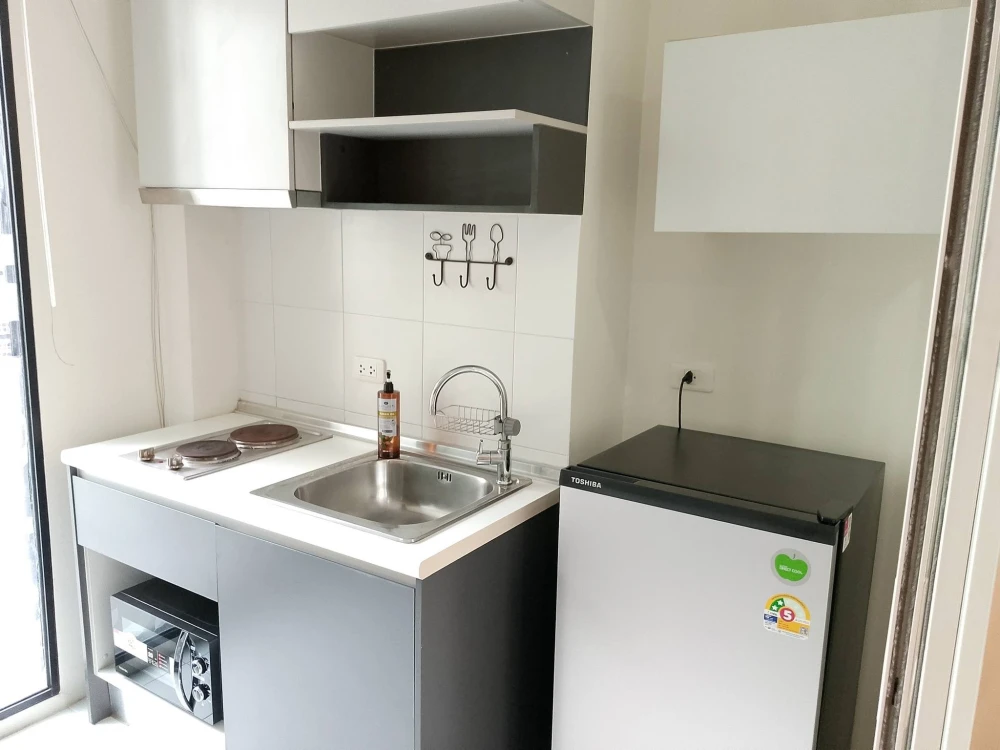 For rent: The Base Chaengwattana, Building A. Unobstructed view (no blockage), overlooking the pool and the BTS Skytrain. Great value! Book now!