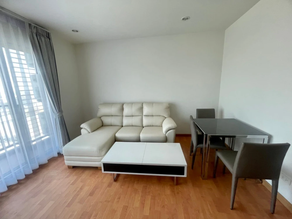 For rent: The President Petchkasem-Bang Khae, high floor, fully furnished, spacious and comfortable room. Reserve now before it's too late.