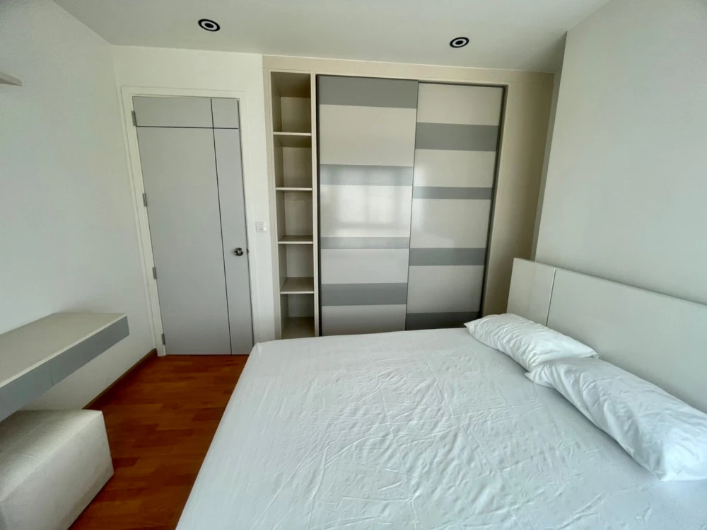 For rent: The President Petchkasem-Bang Khae, high floor, fully furnished, spacious and comfortable room. Reserve now before it's too late.
