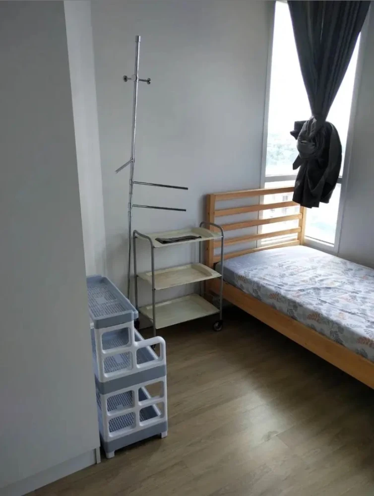 For rent: The Four Wings Residence Srinakarin, 7th floor, spacious room, fully furnished, ready to move in, book now, don't miss out.