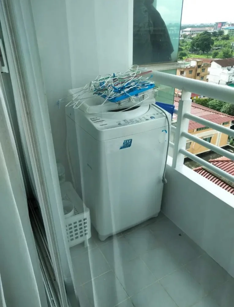 For rent: The Four Wings Residence Srinakarin, 7th floor, spacious room, fully furnished, ready to move in, book now, don't miss out.