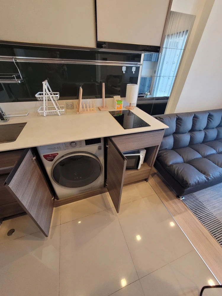 For rent: The Line Phahonyothin-Pradipat, room on the 30th floor, highest floor, fully furnished + appliances, ready to move in.