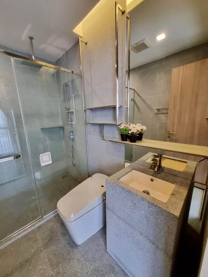 For rent, The Line Ratchawithi, a luxuriously decorated room, well-built-in furniture, high floor, spacious and comfortable, just bring your bags+++
