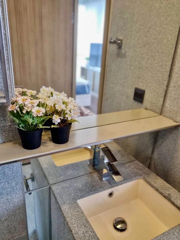 For rent, The Line Ratchawithi, a luxuriously decorated room, well-built-in furniture, high floor, spacious and comfortable, just bring your bags+++