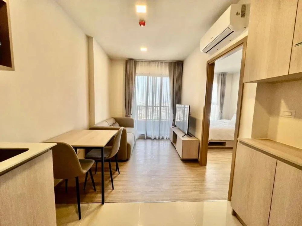 For rent, Nia by Sansiri, bright, clean, comfortable room, with furniture, big screen TV, washing machine available, urgent