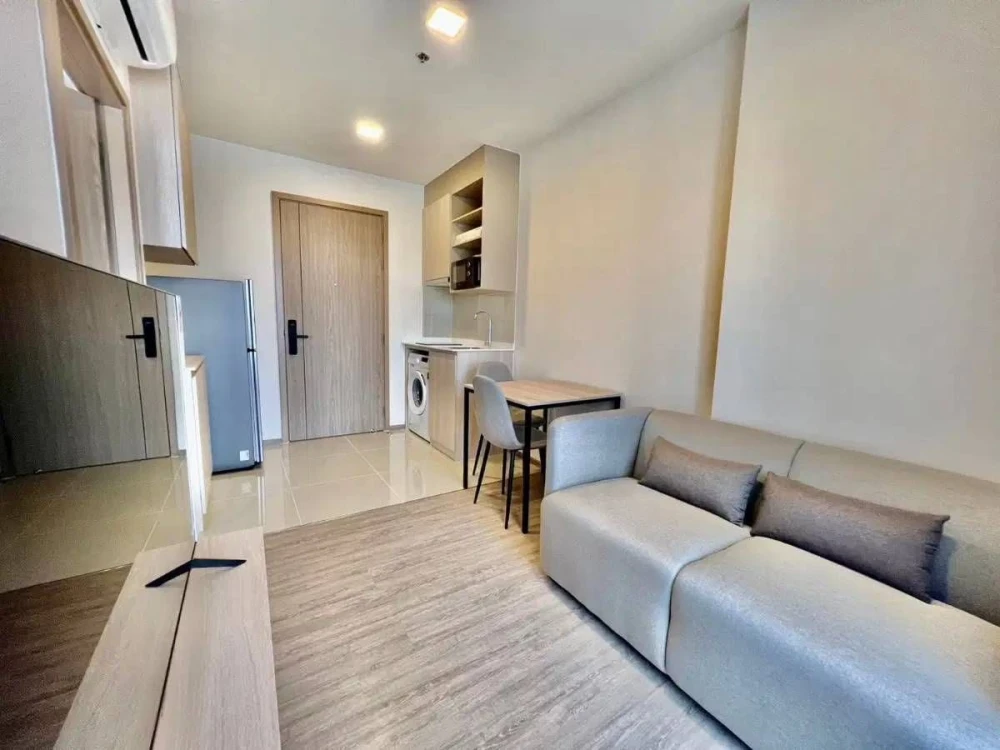 For rent, Nia by Sansiri, bright, clean, comfortable room, with furniture, big screen TV, washing machine available, urgent