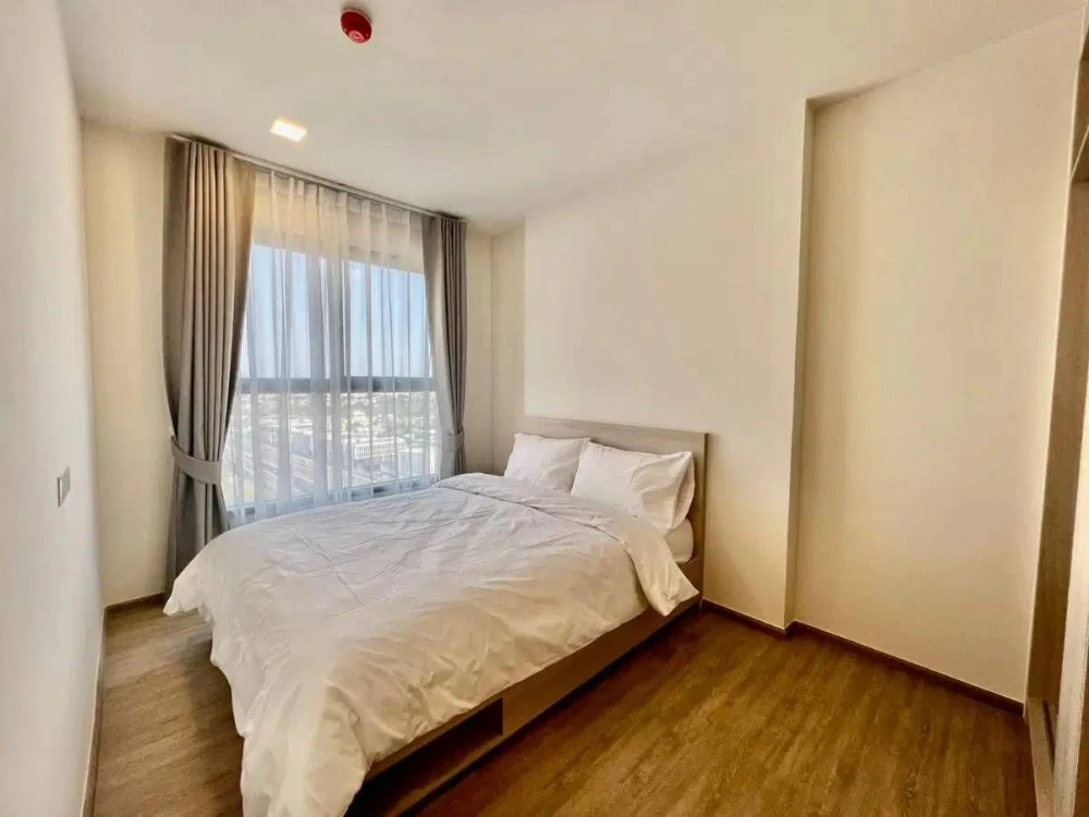 For rent, Nia by Sansiri, bright, clean, comfortable room, with furniture, big screen TV, washing machine available, urgent