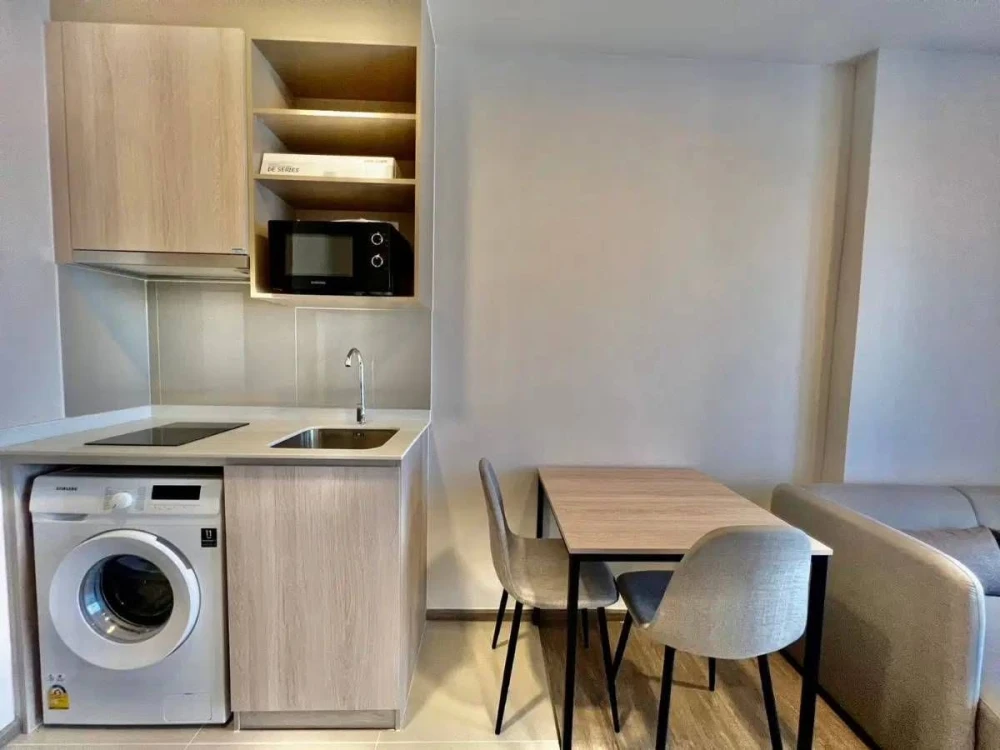 For rent, Nia by Sansiri, bright, clean, comfortable room, with furniture, big screen TV, washing machine available, urgent