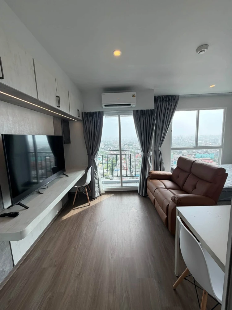 For Rent: Place 168 Pinklao, Building C, 20th floor (very high floor). Stylishly decorated and incredibly inviting—book now!