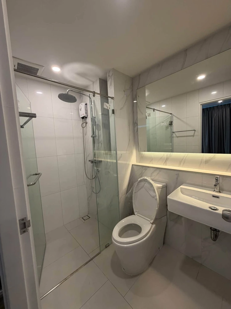 For Rent: Place 168 Pinklao, Building C, 20th floor (very high floor). Stylishly decorated and incredibly inviting—book now!