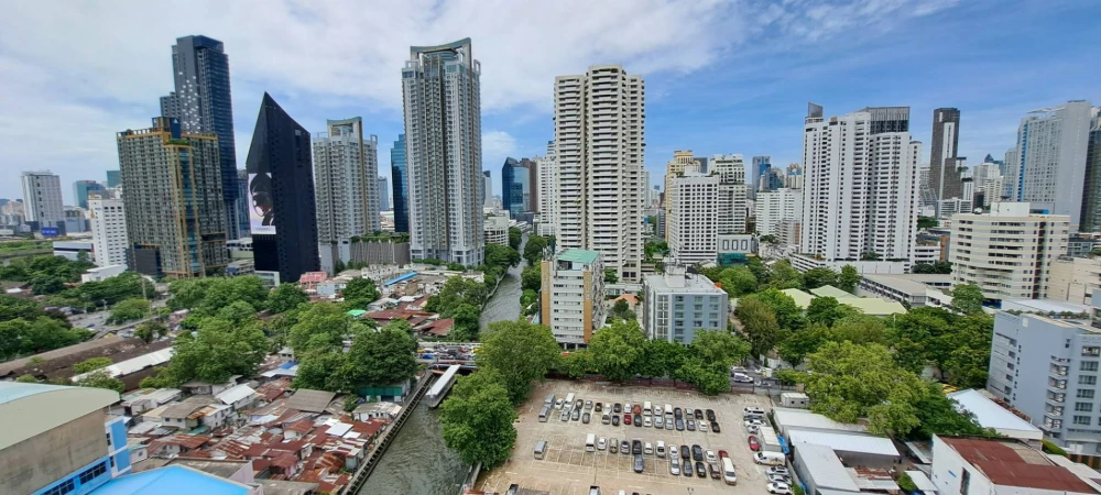 For rent, First Tower, fully furnished, don't wait, first come first served.