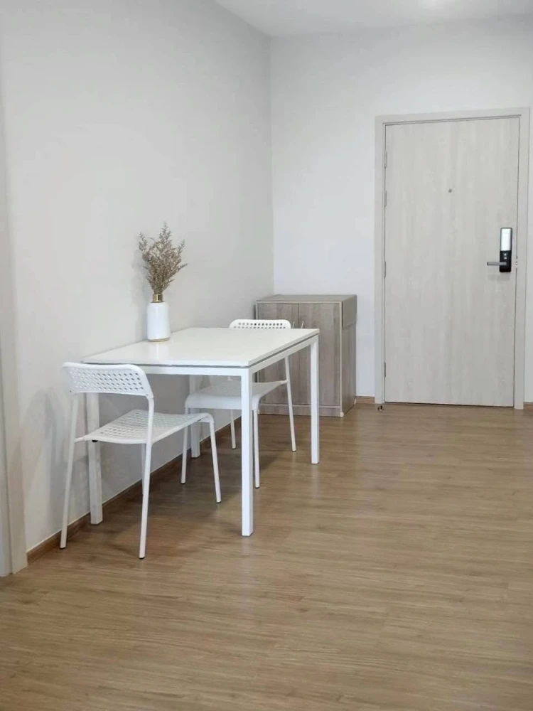 For rent: Metris Rama 9-Ramkhamhaeng condo, pet-friendly, ready to move in, fully furnished with appliances.