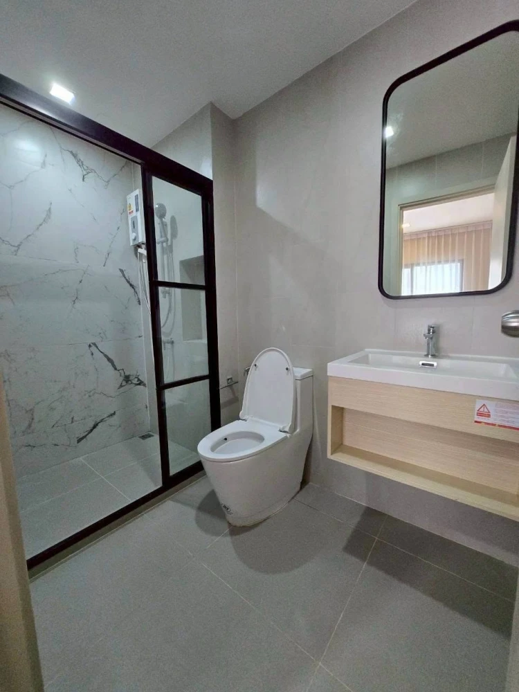 For rent: Metris Rama 9-Ramkhamhaeng condo, pet-friendly, ready to move in, fully furnished with appliances.