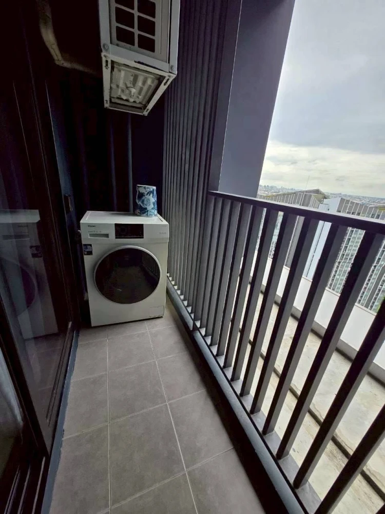 For rent: Metris Rama 9-Ramkhamhaeng condo, pet-friendly, ready to move in, fully furnished with appliances.