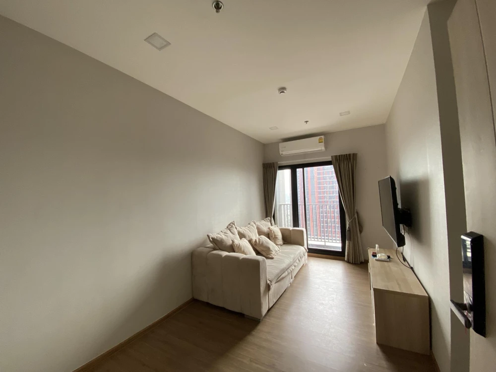 For rent: Metris Rama 9-Ramkhamhaeng, corner room, 28th floor, very high, ready to move in.