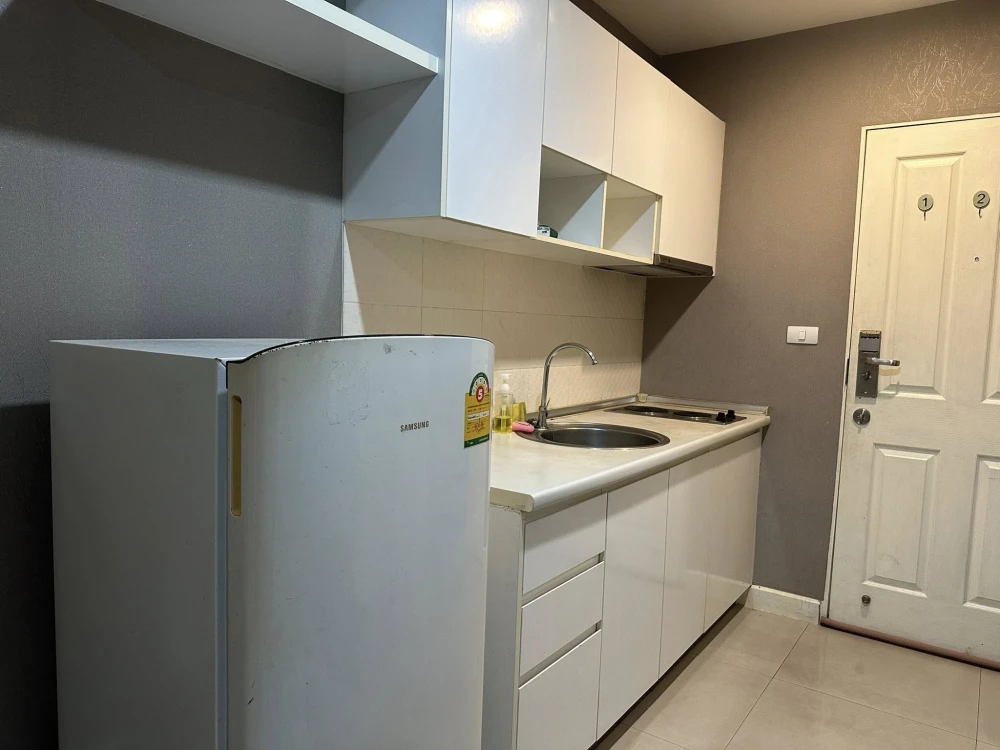 For rent: Metro Park Sathorn, corner unit, 1st floor. Spacious room at an unbeatable price. Book now to secure your unit!