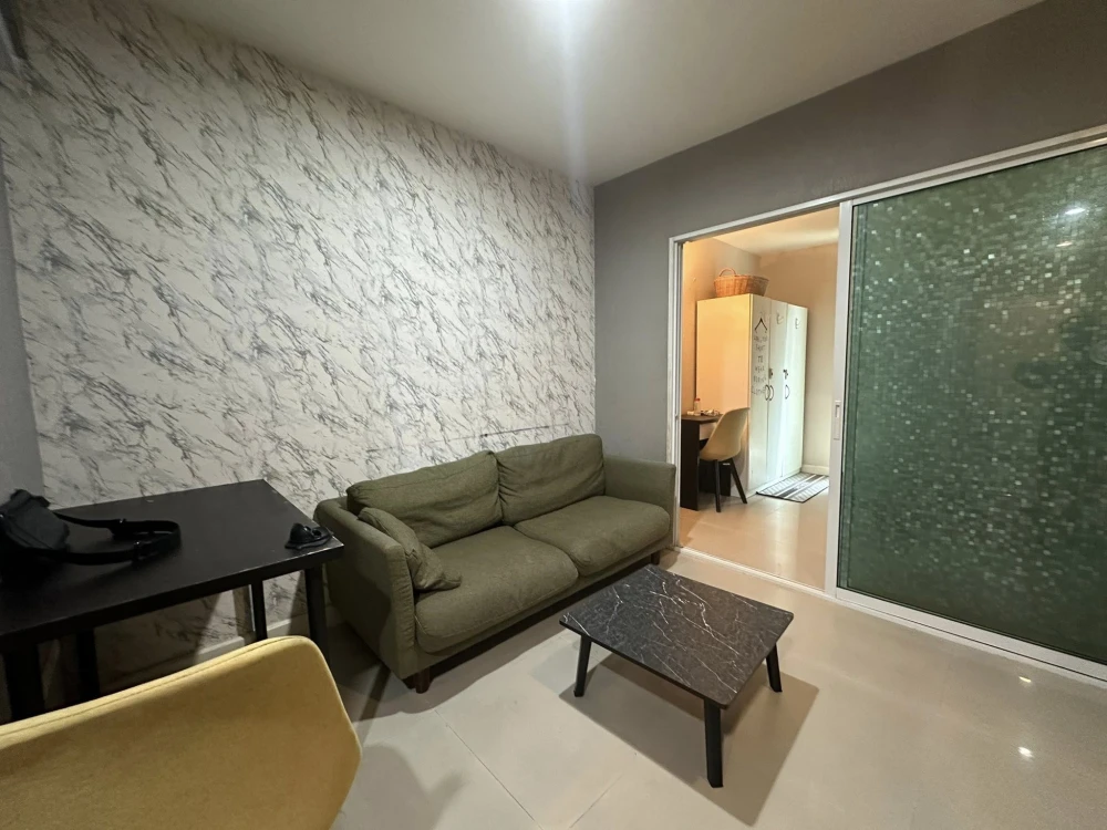 For rent: Metro Park Sathorn, corner unit, 1st floor. Spacious room at an unbeatable price. Book now to secure your unit!