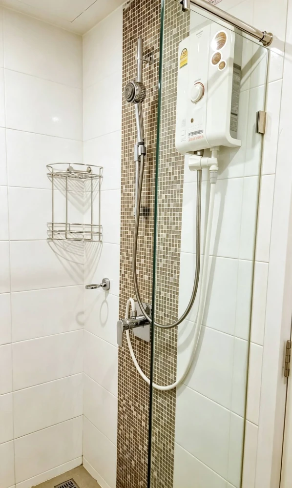 For Rent: Metro Luxe Riverfront Rattanathibet – Ready to move in. Stunning "million-dollar" view. Ground-floor unit (1st floor) right next to the swim