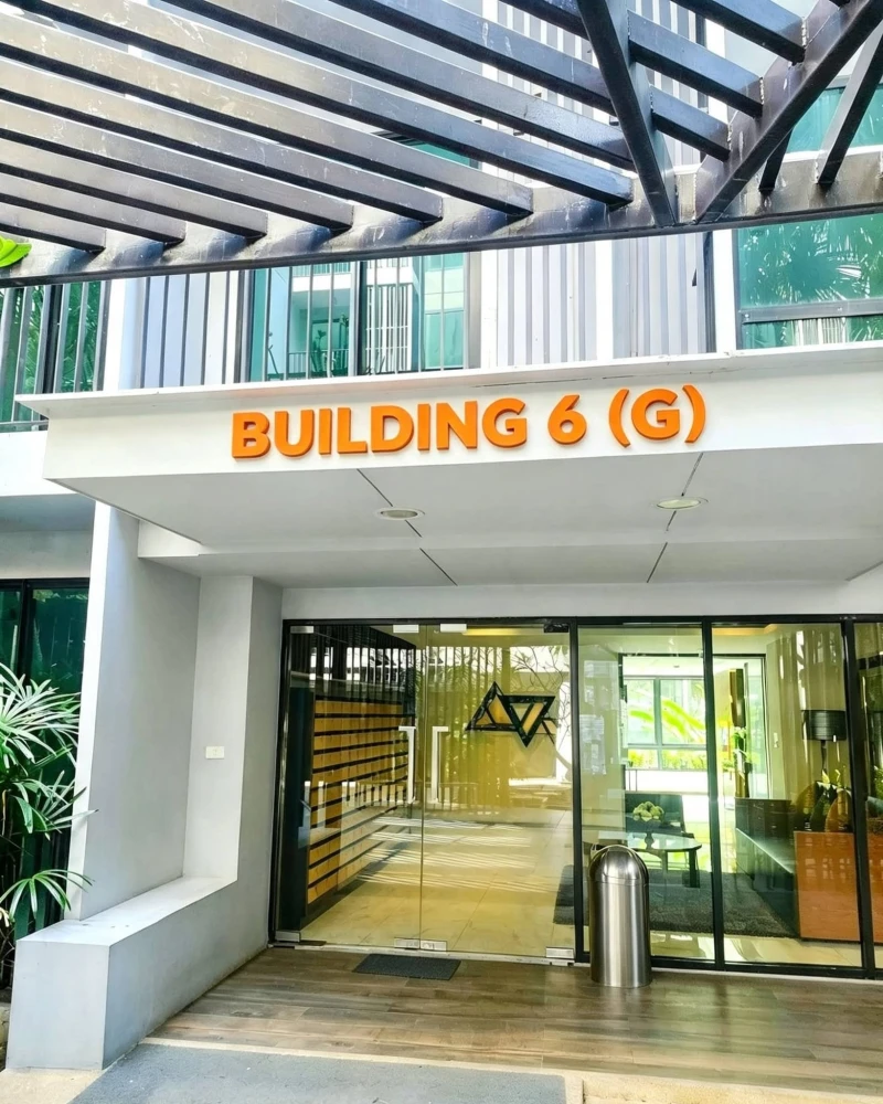 For Rent: Metro Luxe Riverfront Rattanathibet – Ready to move in. Stunning "million-dollar" view. Ground-floor unit (1st floor) right next to the swim