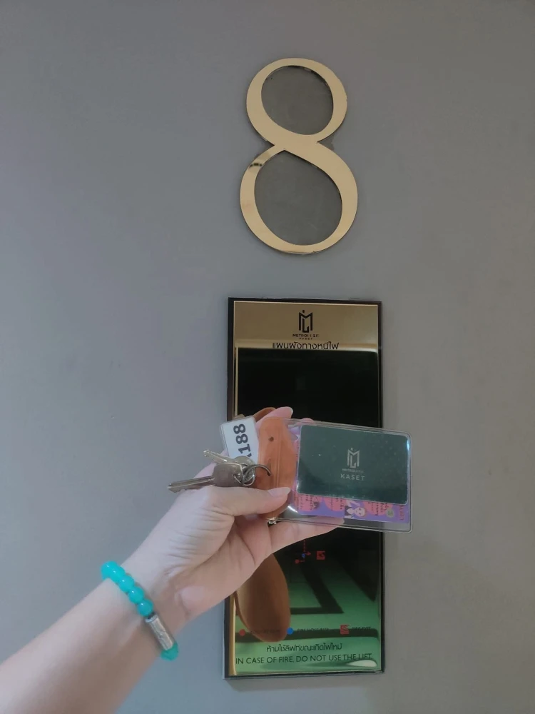 For rent: Metro Luxe Kaset. Beautifully decorated and very livable. Fully equipped with electrical appliances. Don't miss it or you'll regret it.